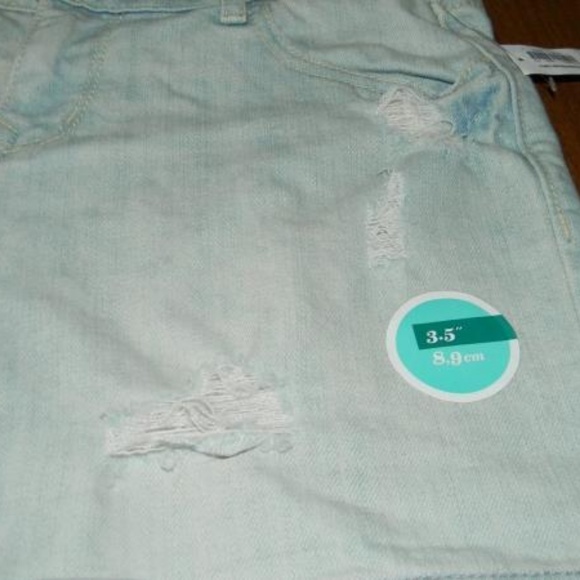 Old Navy Boyfriend 4 Light Wash Shorts NWT - Picture 3 of 4